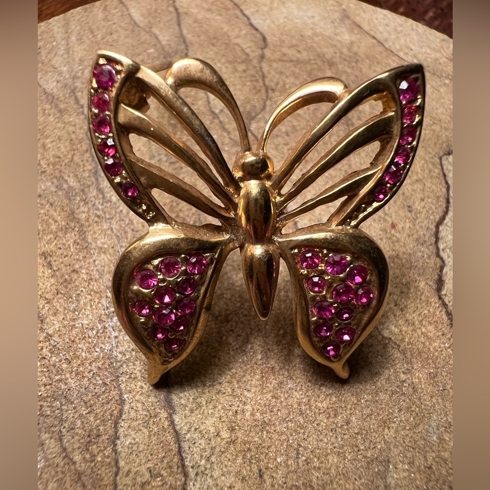 Elegant Vintage Gold Butterfly Brooch with Pink Gemstones EUC - Picture 3 of 3